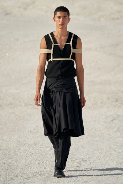 Look 10